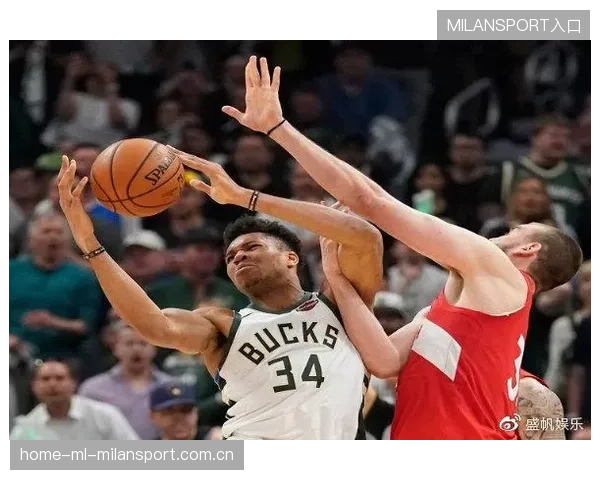 NBA雄鹿前场冲击力极强，对方后场被迫回收